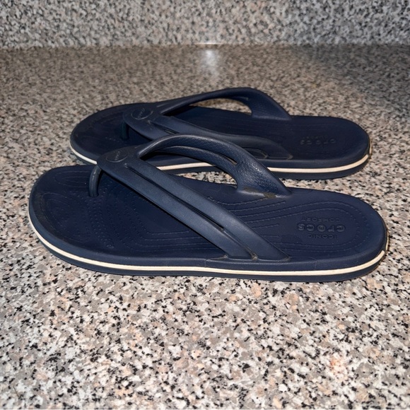 CROCS Blue Sandals with Y-Shaped Strap and Minimalist Design - Picture 3 of 5